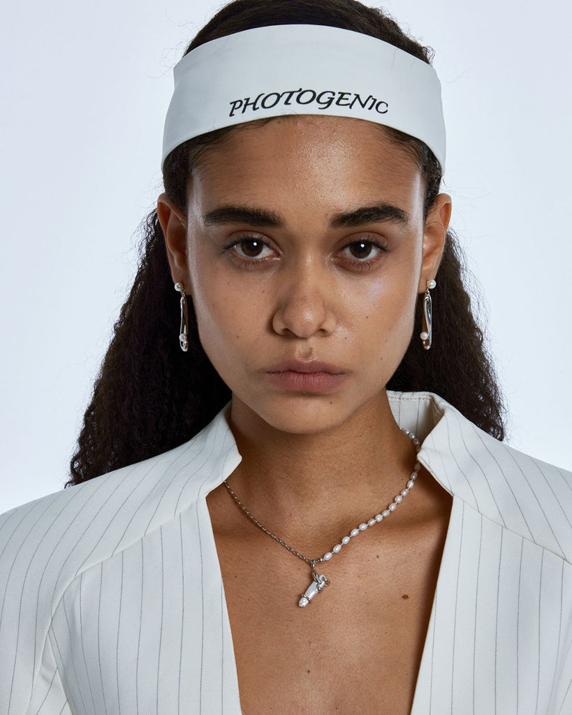 Timeless Elegance in Every Detail: The Simple Silver Necklace