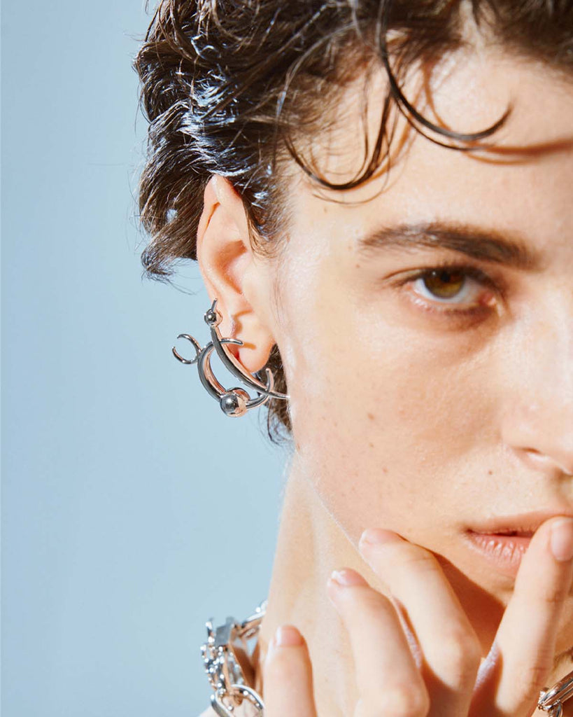 The Rise of Men’s Hoop Earrings in Modern Fashion